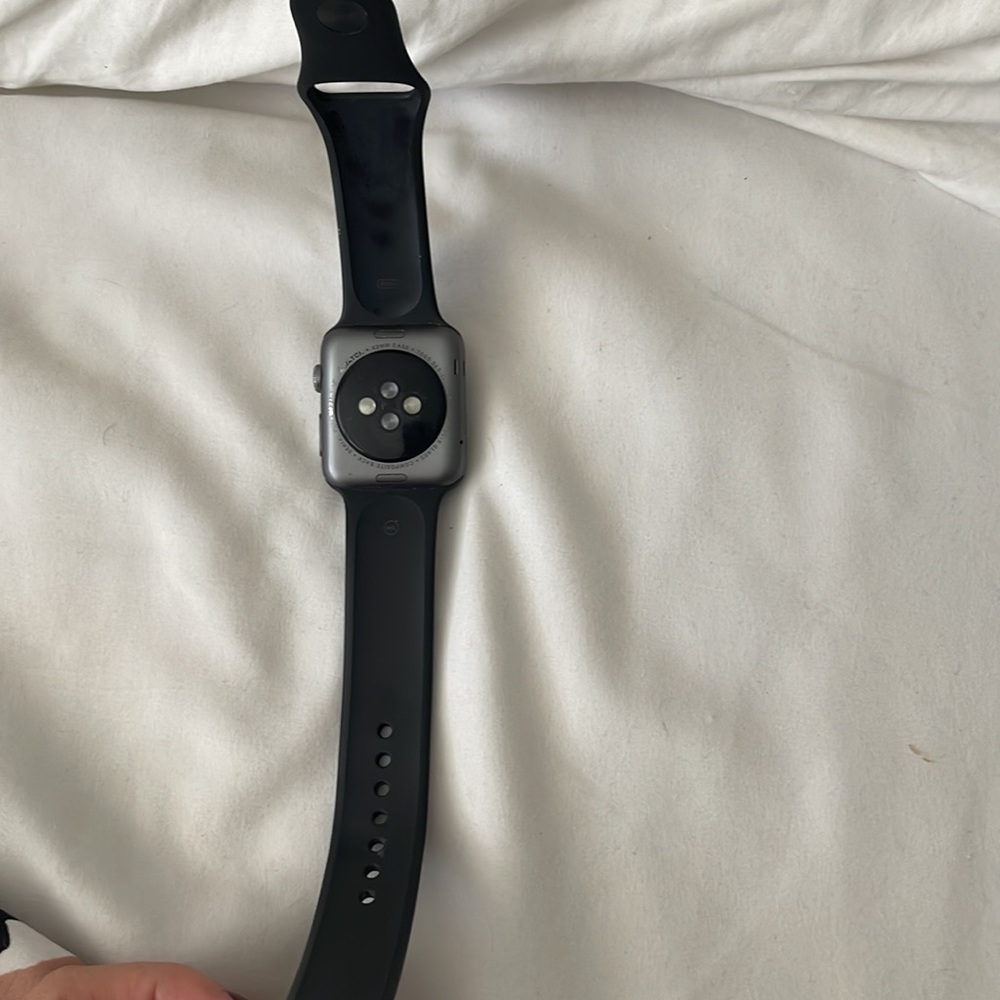 Model: Apple Watch - Picture 3 of 4